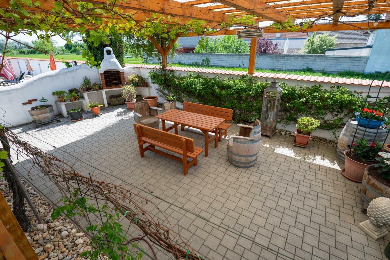 Sekt & Wein - Walter Klein Appartement Illmitz Buitenkant foto